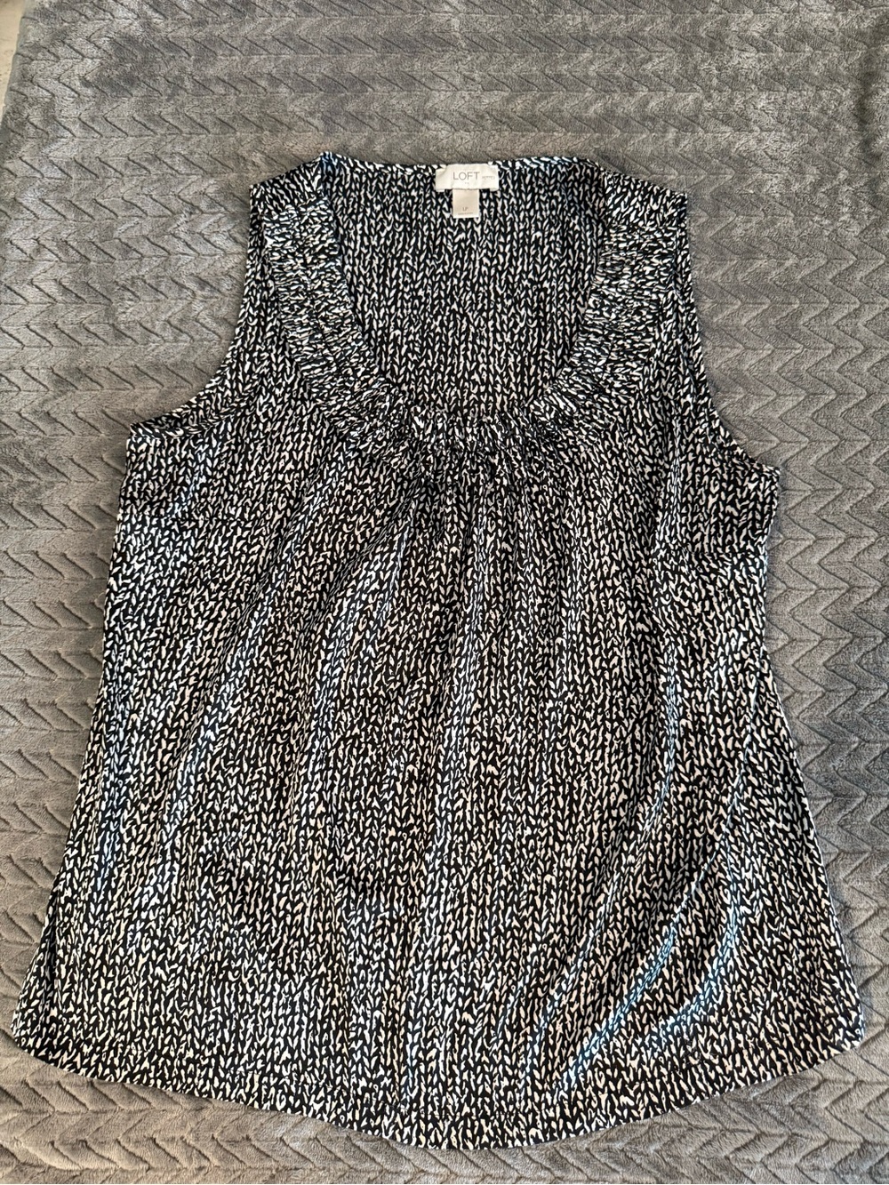 LOFT Black & White Printed Sleeveless Scoop Neck Top LP